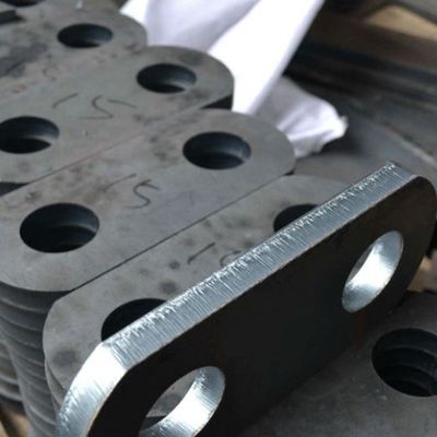 Partes de corte de placas metálicas personalizadas de acero al carbono que irradian muchos campos industriales